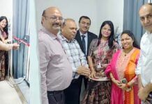 व्यापारी एकता समिति के राष्ट्रीय अध्यक्ष प्रदीप गुप्ता ने किया एक्सिस बैंक की नई शाखा का उद्घाटन