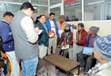 हर पात्र को योजनाओं का लाभ दिलाना प्रशासन की नैतिक जिम्मेदारी: डीएम
