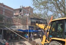नोएडा में अतिक्रमण पर चला प्राधिकरण का बुलडोजर, सड़कों को जाम मुक्त बनाने की मुहिम तेज