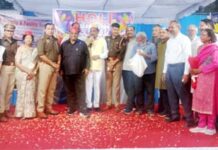 रंगों में घुली एकता की मिसाल: कौशांबी के सुमेर टावर में कारवा का भव्य होली मिलन समारोह