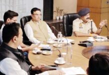 ACEO सौम्य श्रीवास्तव की अध्यक्षता में प्राधिकरण, पुलिस प्रशासन व औद्यागिक संगठनों के बीच हुई बैठक – श्रमिकों व फैक्ट्री मालिकों के बीच बेहतर तालमेल बनाने की पहल