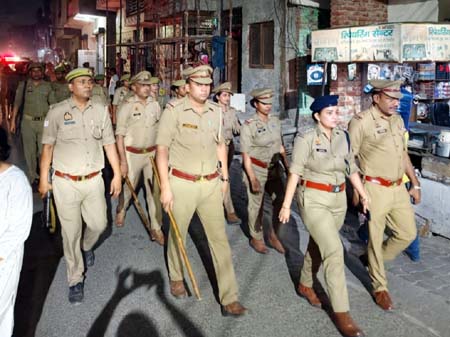 बकरीद से पहले पुलिस का शक्ति प्रदर्शन, एसीपी उपासना पाण्डेय ने सड़कों पर उतरकर संभाला मोर्चा बकरीद से पहले पुलिस का शक्ति प्रदर्शन, एसीपी उपासना पाण्डेय ने सड़कों पर उतरकर संभाला मोर्चा