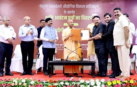 योगी सरकार के भरोसे को मिला समरकूल का साथ, सीएमडी संजीव कुमार गुप्ता को मिला नोएडा में औद्योगिक भूखंड योगी सरकार के भरोसे को मिला समरकूल का साथ, सीएमडी संजीव कुमार गुप्ता को मिला नोएडा में औद्योगिक भूखंड