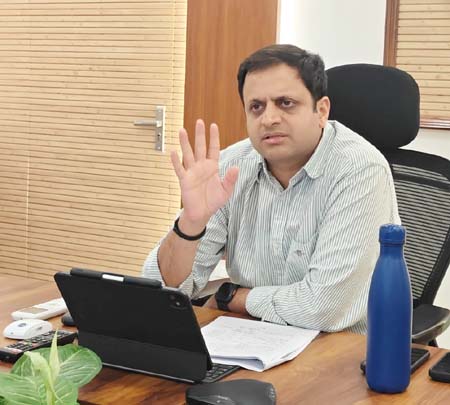 विकास कार्यों में लापरवाही अब पड़ेगी भारी, नगर आयुक्त विक्रमादित्य सिंह मलिक ने जारी किया अल्टीमेटम विकास कार्यों में लापरवाही अब पड़ेगी भारी, नगर आयुक्त विक्रमादित्य सिंह मलिक ने जारी किया अल्टीमेटम