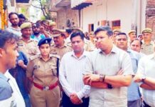 गाजियाबाद में पीड़ित को 24 घंटे में मिला न्याय: DM रविन्द्र कुमार मॉंदड़ की पहल से भू-माफियाओं के कब्जे से मुक्त हुआ गरीब का आशियाना