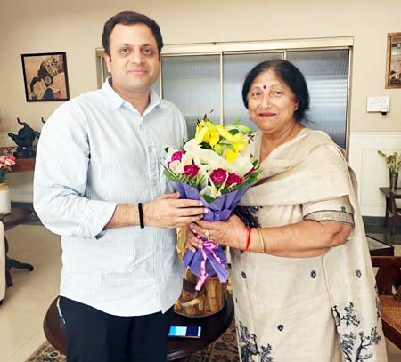 नगर आयुक्त विक्रमादित्य सिंह मलिक को जन्मदिवस पर मिली शुभकामनाओं की सौगात नगर आयुक्त विक्रमादित्य सिंह मलिक को जन्मदिवस पर मिली शुभकामनाओं की सौगात