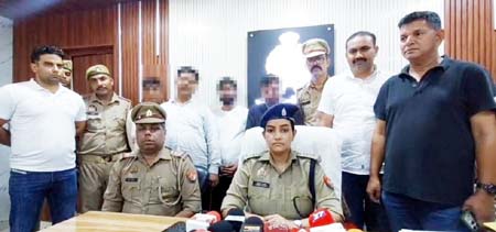 गाजियाबाद में कोख के कातिलों का काला साम्राज्य ध्वस्त, चलती कार में अल्ट्रासाउंड मशीन से कर रहे थे अवैध भ्रूण लिंग की जांच गाजियाबाद में कोख के कातिलों का काला साम्राज्य ध्वस्त, चलती कार में अल्ट्रासाउंड मशीन से कर रहे थे अवैध भ्रूण लिंग की जांच