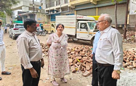 40 करोड़ की नगर निगम भूमि पर कब्जे की साजिश नाकाम, दीवार तोड़कर बनाए रास्तों पर चला प्रशासन का बुलडोजर 40 करोड़ की नगर निगम भूमि पर कब्जे की साजिश नाकाम, दीवार तोड़कर बनाए रास्तों पर चला प्रशासन का बुलडोजर