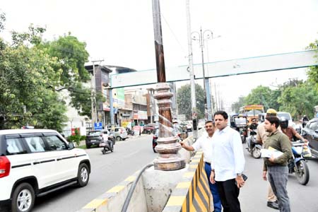 बदल रही है गाजियाबाद की तस्वीर, सौंदर्यीकरण अभियान से शहर के प्रमुख मार्गों को मिल रही नई पहचान बदल रही है गाजियाबाद की तस्वीर, सौंदर्यीकरण अभियान से शहर के प्रमुख मार्गों को मिल रही नई पहचान