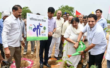 एक पेड़ मां के नाम से हरियाली की नई उड़ान, विजयनगर से शुरू हुआ गाजियाबाद का महाअभियान एक पेड़ मां के नाम से हरियाली की नई उड़ान, विजयनगर से शुरू हुआ गाजियाबाद का महाअभियान