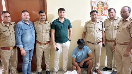 फोन पर शराब, घर तक डिलीवरी… लेकिन आबकारी विभाग की पैनी नजर से नहीं बच सका तस्कर, नोएडा में हाईटेक गिरोह का भंडाफोड़ फोन पर शराब, घर तक डिलीवरी… लेकिन आबकारी विभाग की पैनी नजर से नहीं बच सका तस्कर, नोएडा में हाईटेक गिरोह का भंडाफोड़