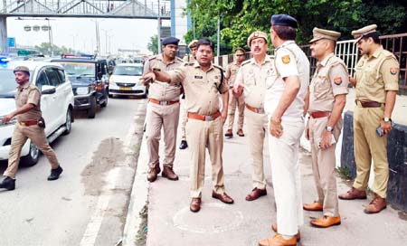 कांवड़ यात्रा में सुरक्षा का ‘फुल प्रूफ प्लान’, डीसीपी धवल जायसवाल ने खुद परखी जमीनी हकीकत कांवड़ यात्रा में सुरक्षा का ‘फुल प्रूफ प्लान’, डीसीपी धवल जायसवाल ने खुद परखी जमीनी हकीकत