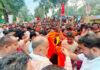 अपनों के बीच पहुंचे खब्बू तिवारी, कहीं आशीर्वाद तो कहीं कांवड़ियों पर बरसाए फूल