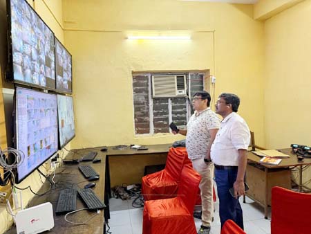 334 कैमरों का पहरा, 20 किलोमीटर का सुरक्षा घेरा… गाजियाबाद में कांवडिय़ों के लिए अभेद्य इंतजाम 334 कैमरों का पहरा, 20 किलोमीटर का सुरक्षा घेरा… गाजियाबाद में कांवडिय़ों के लिए अभेद्य इंतजाम