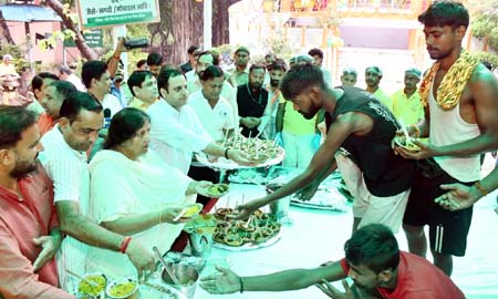 शिवभक्तों की राह में नगर निगम का सेवा कवच, साईं उपवन बना आस्था और सुविधा का संगम शिवभक्तों की राह में नगर निगम का सेवा कवच, साईं उपवन बना आस्था और सुविधा का संगम